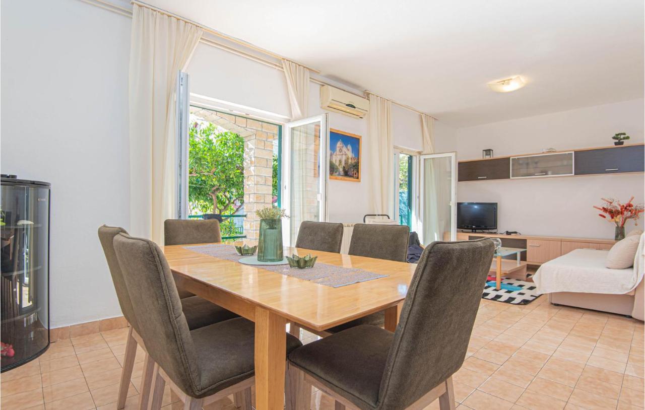 3 Bedroom Lovely Apartment In Brodarica Brodarica  Buitenkant foto