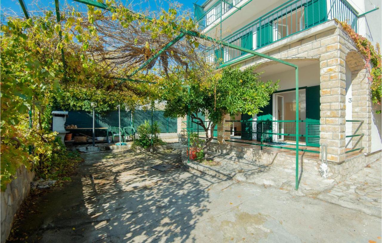 3 Bedroom Lovely Apartment In Brodarica Brodarica  Buitenkant foto